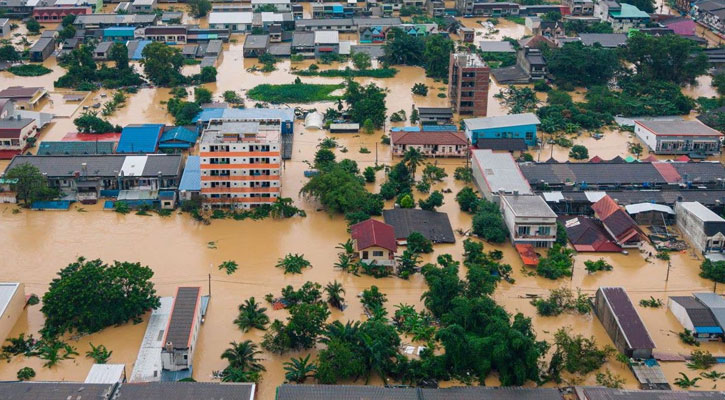 ইন্দোনেশিয়ায় বন্যা-ভূমিধসে মৃত্যু ছাড়াল ৯০০