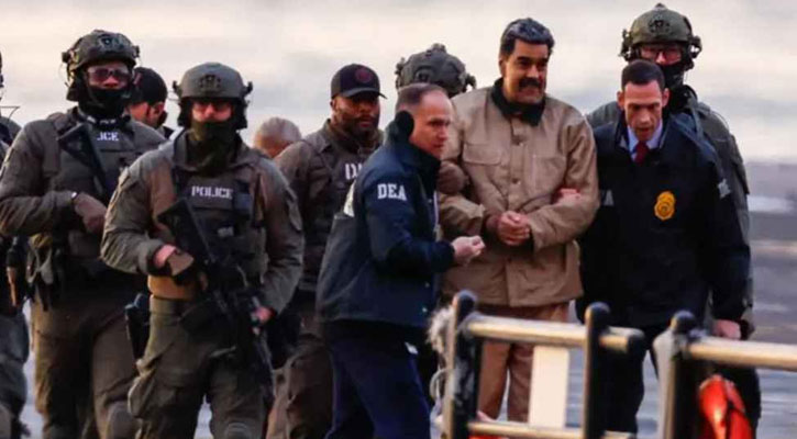 স্ত্রীসহ কয়েদির বেশে মার্কিন আদালতে মাদুরো, তবুও হাসিমুখ