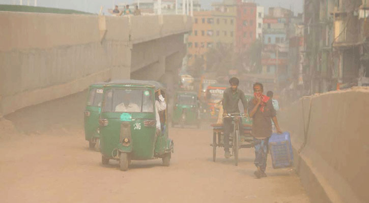 বায়ুদূষণের শীর্ষে আজ ঢাকা