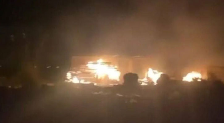 পাকিস্তানের হামলার পরে জরুরি বৈঠকে আফগান নেতারা