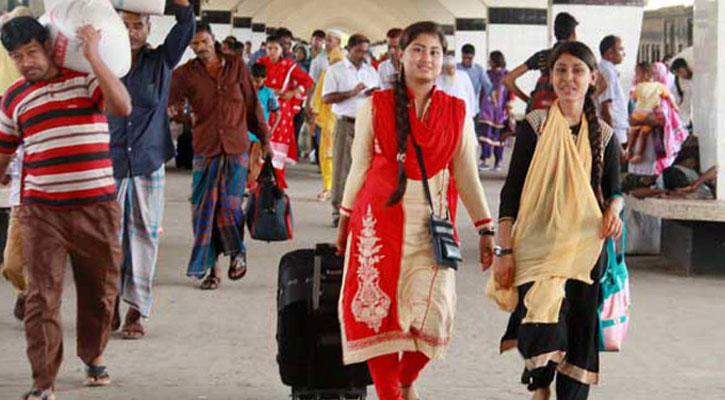 ঈদের ছুটি কাটিয়ে ঢাকায় ফিরছেন অনেকে