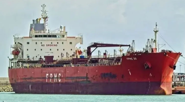 চট্টগ্রামে ডিজেল নিয়ে খালাসের অপেক্ষায় ৫ জাহাজ