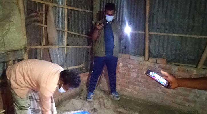 মাকে হত্যা করে ঘরের মেঝেতে পুঁতে রাখার অভিযোগ ছেলের বিরুদ্ধে
