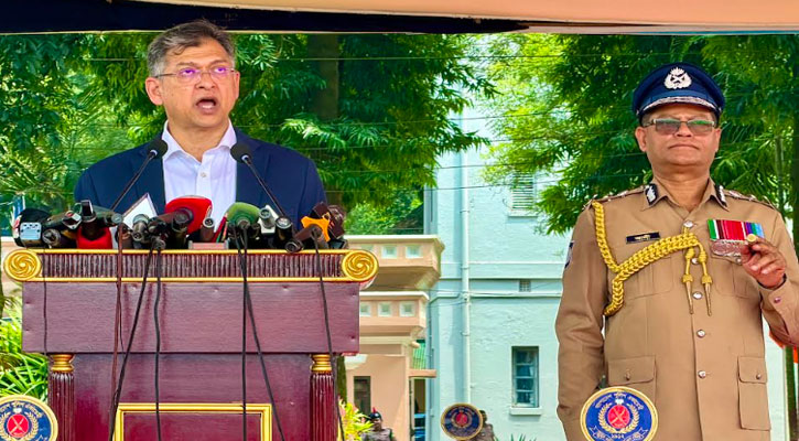 পুলিশ কোনো দল বা গোষ্ঠীর লাঠিয়াল বাহিনী নয়: স্বরাষ্ট্রমন্ত্রী