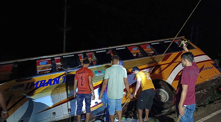 পটুয়াখালীতে বাস-অটোরিকশার মুখোমুখি সংঘর্ষে নিহত ৪