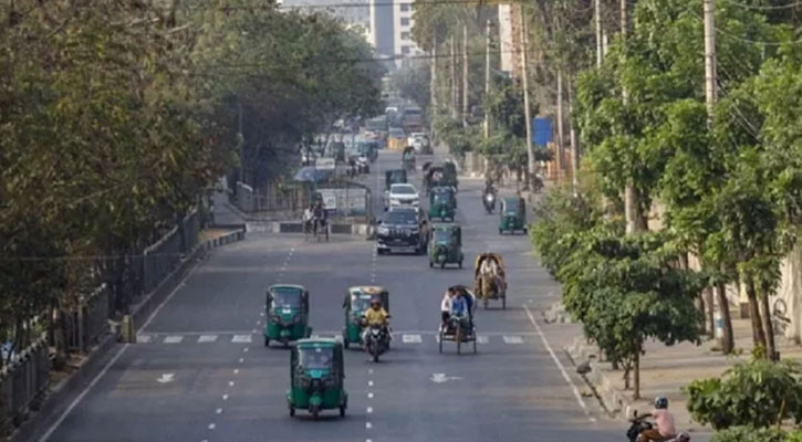 সহনীয় ঢাকার বাতাস, দূষণের শীর্ষে লাহোর