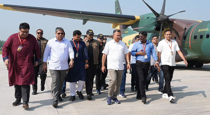 সৈয়দপুর বিমানবন্দর থেকে রংপুরের পথে প্রধানমন্ত্রী