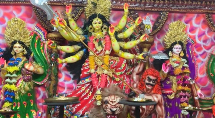 প্রতিমা বিসর্জনের মাধ্যমে শেষ হচ্ছে দুর্গোৎসব