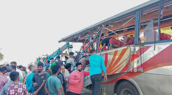 রংপুরে ডাম্প ট্রাকে নৈশকোচের ধাক্কা, নিহত ৩