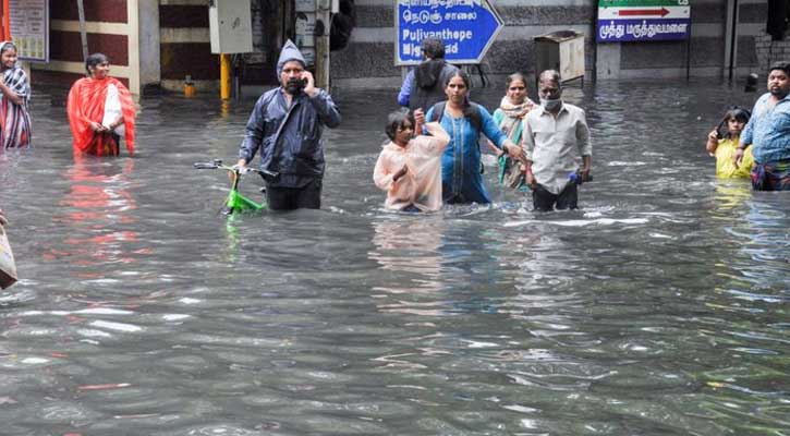 ঘূর্ণিঝড়ের আগেই ডুবে গেল চেন্নাই, বন্ধ বিমানবন্দর
