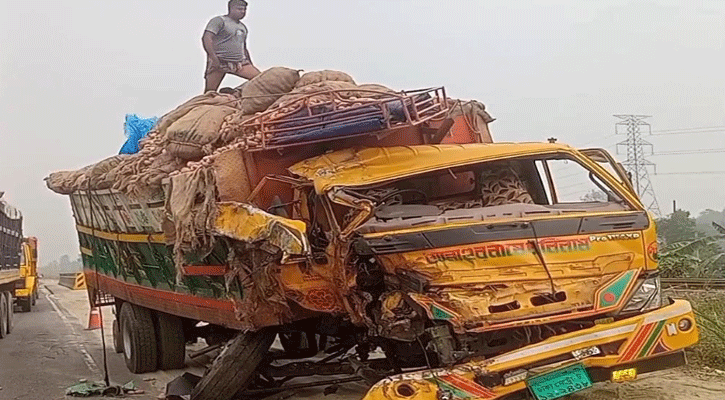 টাঙ্গাইলে দুই ট্রাকের মুখোমুখি সংঘর্ষে চালক নিহত, আহত ৩