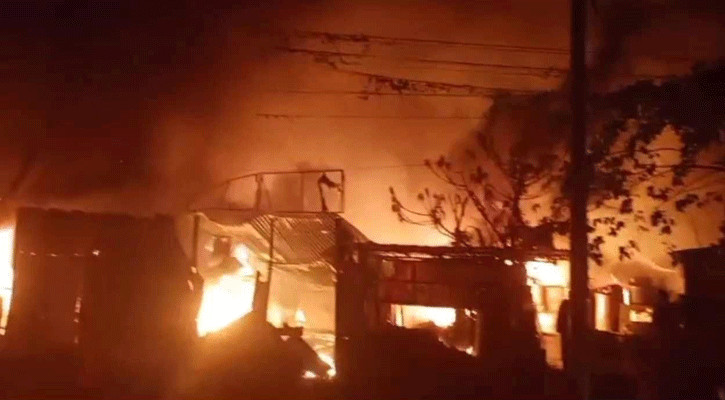 রূপগঞ্জে গ্রীণ সিটি সুপার মার্কেটে ভয়াবহ অগ্নিকান্ড