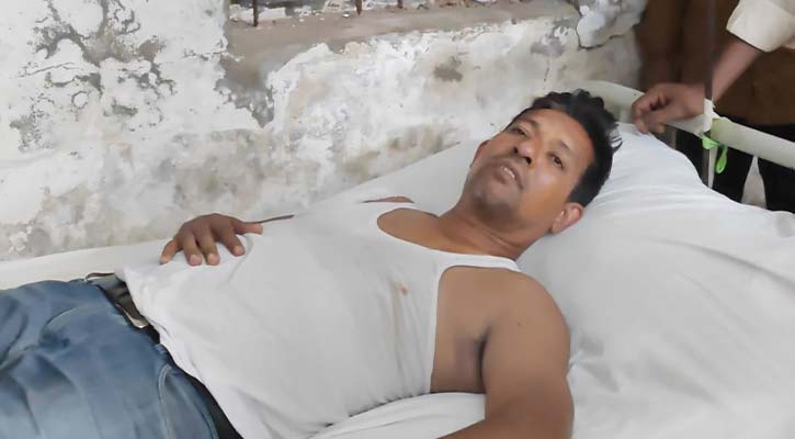 আ.লীগের স্টিকার লাগাতে বাঁধা দেয়ায় ছাত্রলীগের হামলার শিকার যুবদল নেতা