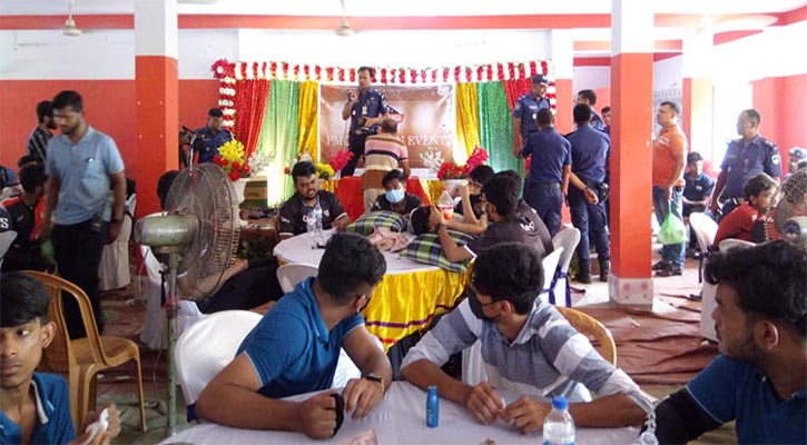 কমিউনিটি সেন্টারে পাবজি টুর্নামেন্ট, আটক ১০৮