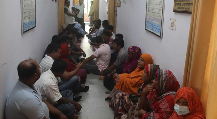 ইবি কর্মচারীদের অবস্থান কর্মসূচি, দাবি না মানলে আমরণ অনশন