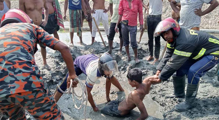 গাইবান্ধায় চোরাবালিতে ডুবে যাওয়া কিশোর জীবিত উদ্ধার