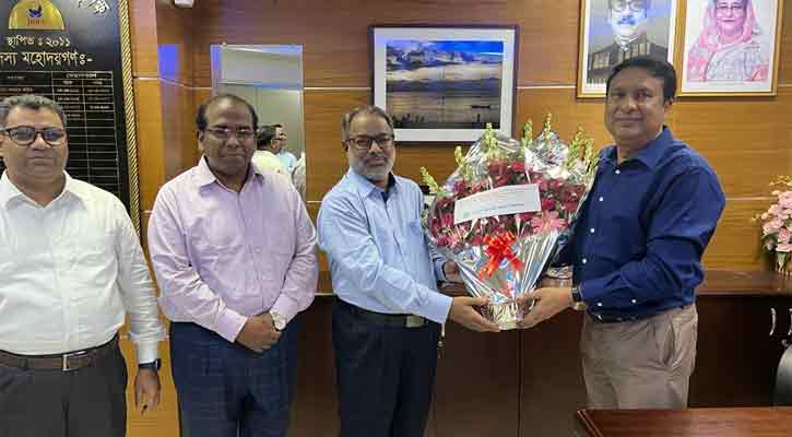 আইডিআরএ’র সদস্য দলিল উদ্দিনকে বিআইএফ’র ফুলেল শুভেচ্ছা