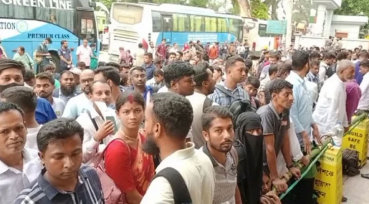 ভারতে ছুটি কাটিয়ে বেনাপোল দিয়ে ফিরলেন ১৮৮২০ বাংলাদেশি