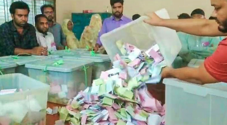 কুড়িগ্রামে জাল ভোটের অভিযোগে আটক ৩