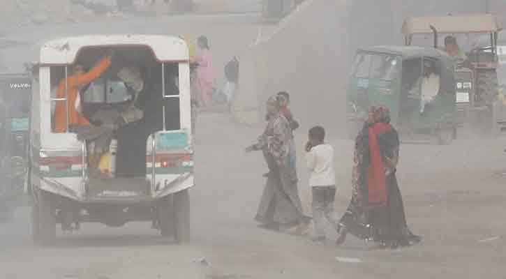 তিন দিন ধরে দূষিত শহরের তালিকায় শীর্ষে ঢাকা