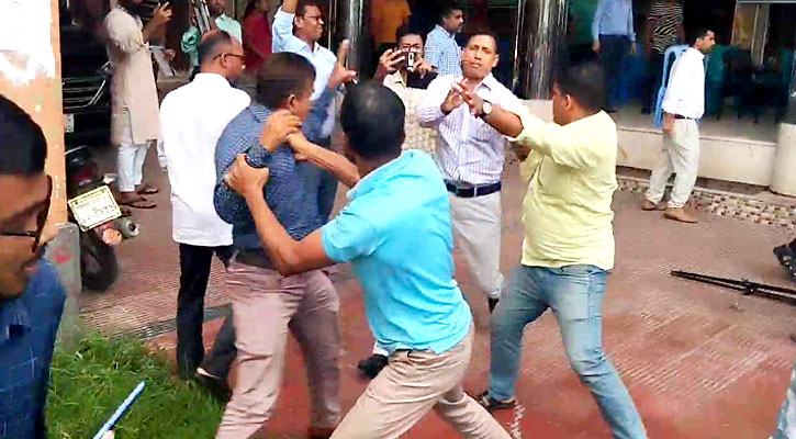 বরিশাল বিশ্ববিদ্যালয়ে পেনশন স্কিম নিয়ে বড়-ছোট দ্বন্দ্বে সংঘর্ষ 