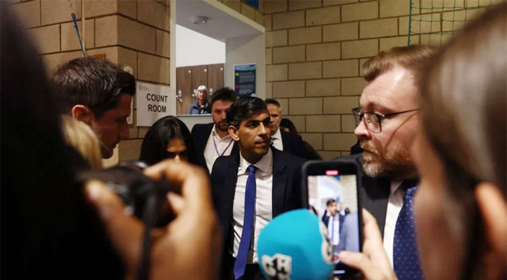 দুঃখিত বলে পরাজয় স্বীকার করে নিলেন সুনাক  