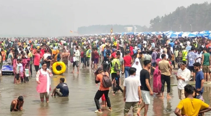 কক্সবাজারে পর্যটকের ঢল