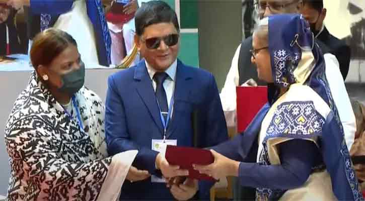 ‘একুশে পদক ২০২৩’ তুলে দিলেন প্রধানমন্ত্রী