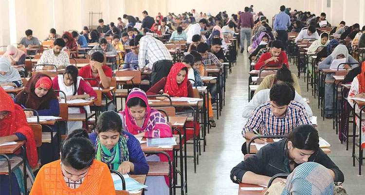 ১৮ জেলায় শিক্ষক হতে প্রতি আসনে লড়ছেন ১৩০ জন