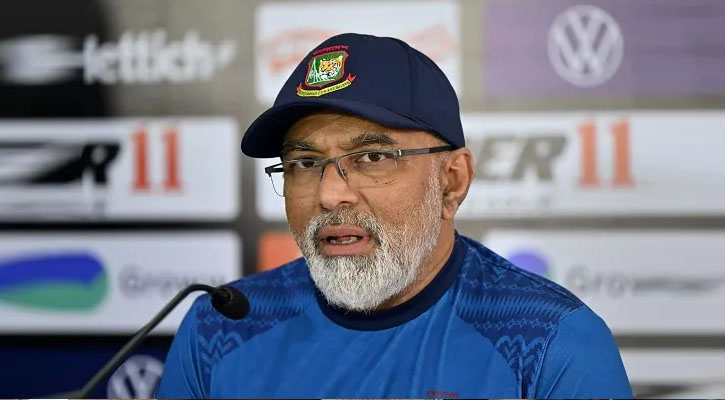 হাথুরু বললেন বিপিএল সার্কাসের মতো, খেলা দেখলেই টিভি বন্ধ 