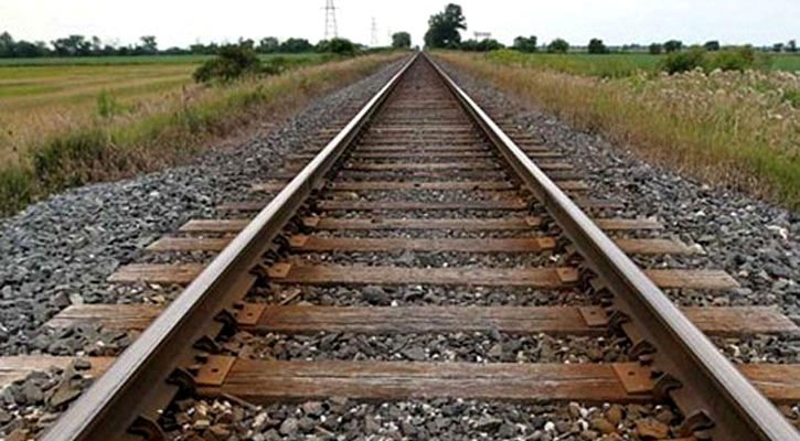 নীলফামারীতে ট্রেনের ধাক্কায় নারীর মৃত্যু 