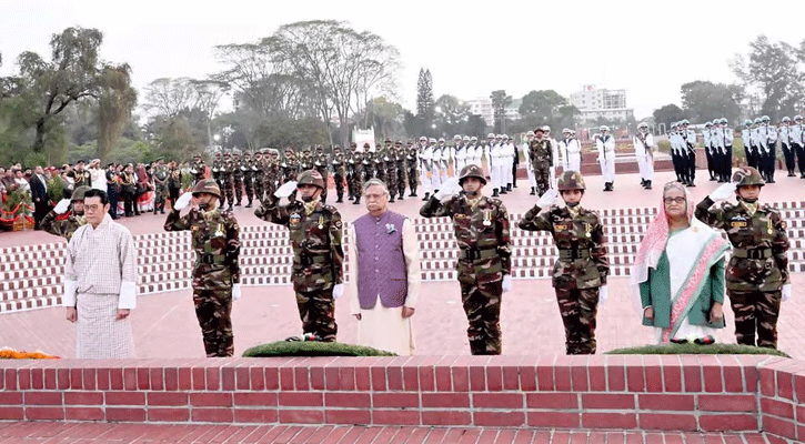 স্মৃতিসৌধে রাষ্ট্রপতি, প্রধানমন্ত্রী ও ভুটানের রাজার শ্রদ্ধা