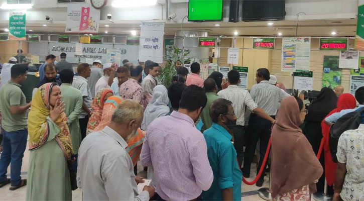 ঈদের আগে ব্যাংকে টাকা তোলার হিড়িক