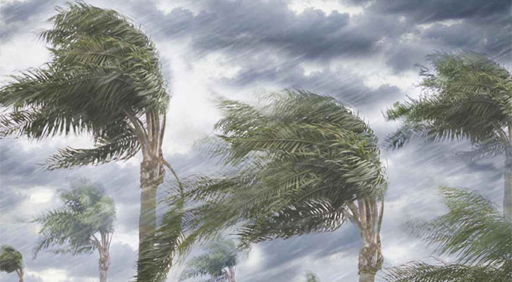 ১৭ জেলায় ৬০ কিমি বেগে ঝড়ের আভাস, নদীবন্দরে সতর্কসংকেত
