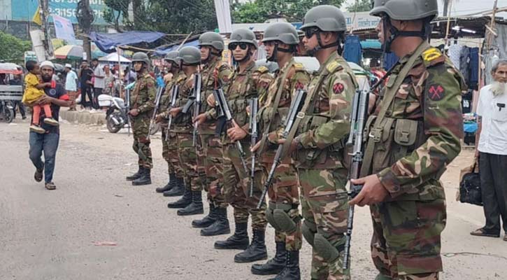 ঠাকুরগাঁওয়ে ঈদকে সামনে রেখে সতর্ক অবস্থানে সেনাবাহিনী