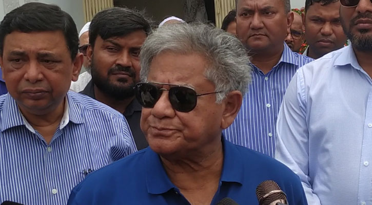 হিলি স্থলবন্দর পরিদর্শন করলেন নৌ মন্ত্রণালয় উপদেষ্টা