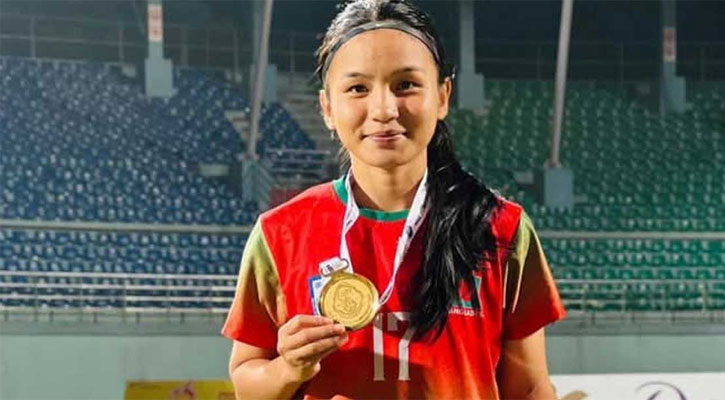 ফুটবলার ঋতুপর্ণাকে বাড়ি করে দেবে বিসিবি