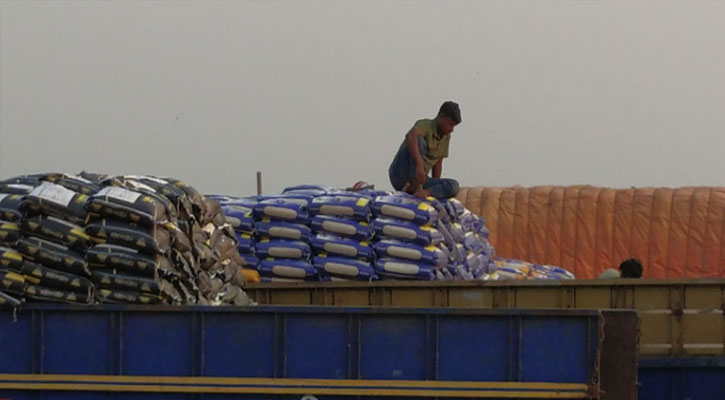 হিলি স্থলবন্দর দিয়ে চালের আমদানি বাড়ায়, কমেছে দাম