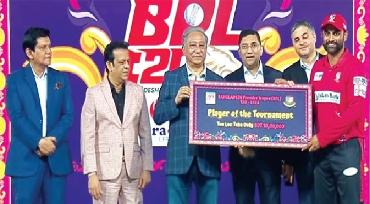 বিপিএলে সর্বোচ্চ রান করে টুর্নামেন্ট সেরা তামিম