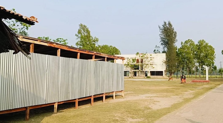 রাতের আধারে বিএনপির ওয়ার্ড সভাপতির নেতৃত্বে স্কুল মাঠ দখল