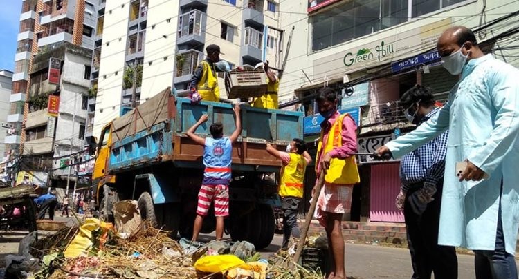 ৩৫ হাজার মানুষের পরিশ্রমে পরিচ্ছন্ন হলো নগরী