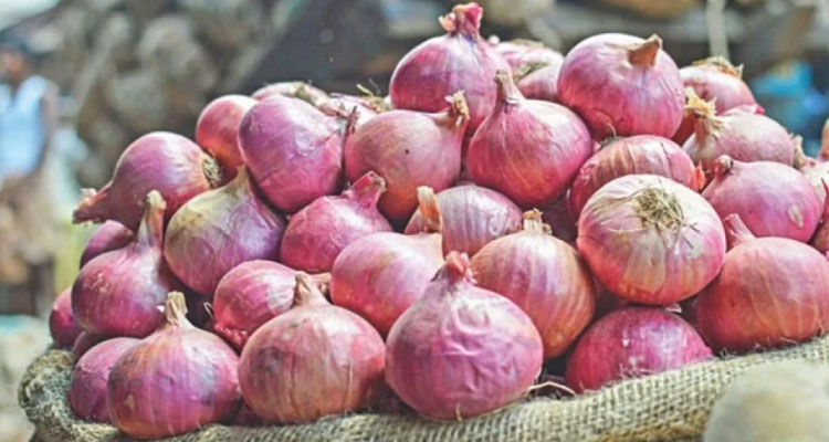 ১২০ টাকা কেজির পেঁয়াজ পরের দিন কীভাবে ২০০ টাকা?