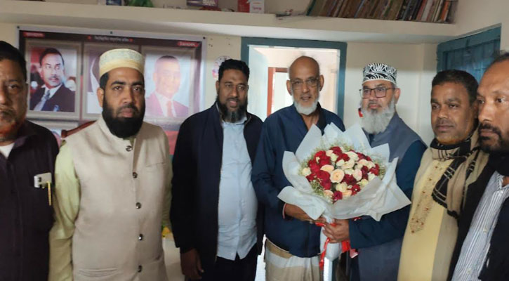 নির্বাচিত হয়ে ধানের শীষের প্রার্থীর বাসায় ফুল নিয়ে গেলেন দাঁড়িপাল্লার মাসুদ সাঈদী