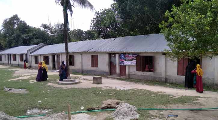 গাংনীতে শ্রেণিকক্ষ সংকটে পাঠদান ব্যাহত 