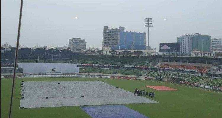 বৃষ্টিতে বন্ধ তৃতীয় দিনের খেলা