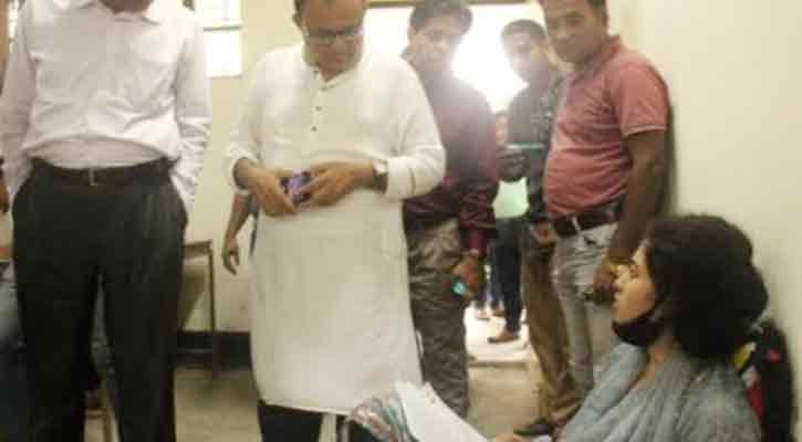 মা বাবার স্বপ্ন পূরণে ভাঙা পা নিয়ে পরীক্ষা দিলেন মাইসুরা