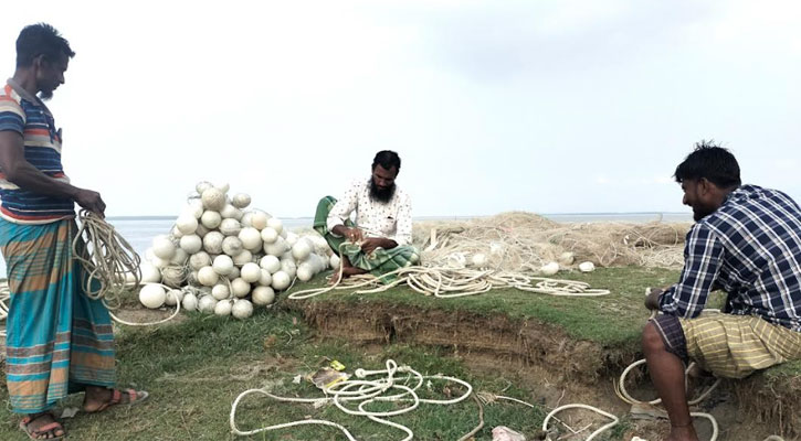 দুই মাসের নিষেধাজ্ঞায় কর্মহীন জেলে পল্লীতে হতাশা