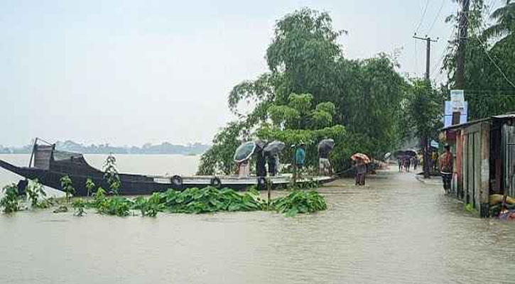 বাড়ছে পানি ডুবছে জনপদ, আতঙ্কে নিম্নাঞ্চলের মানুষ