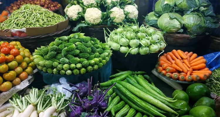 শীত মৌসুমেও উত্তপ্ত সবজির বাজার