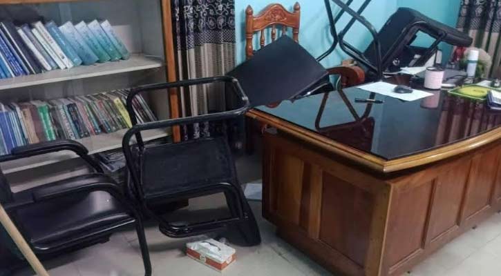 সাজাপ্রাপ্ত দুই আসামিকে ছিনিয়ে নিতে থানায় হামলা, ওসিসহ আহত ২৩